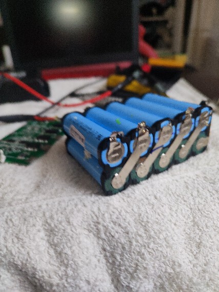 Wymiana ogniw w zużytych akumulatorach/bateriach